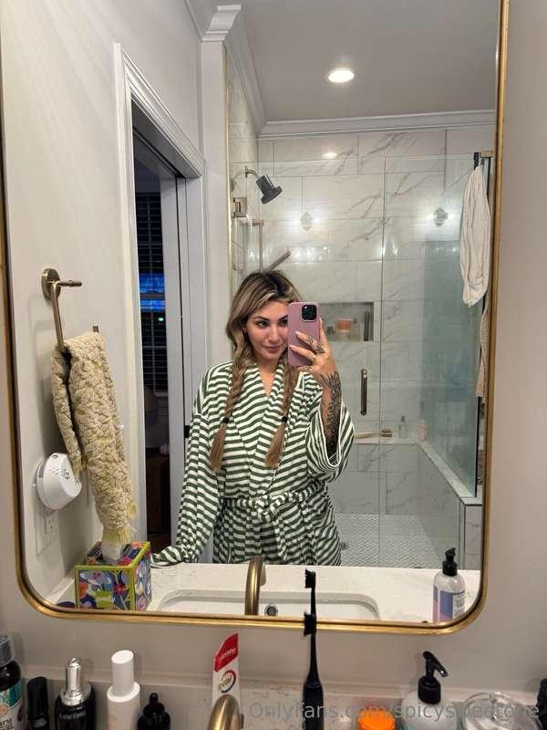 waiting for you to join me🚿