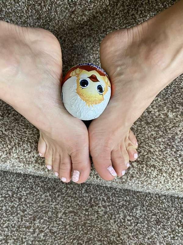 Easter toes 🐣