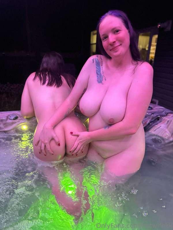 Skinny dipping with @bodysayy