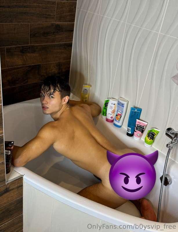 Left or Right?😍

Onlyfans.com/b0ysvip