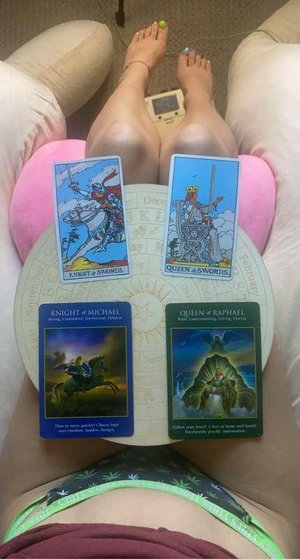 TODAYS TAROT READING FOR OCTOBER 3rd 2021  ⚔️🐎 KNIGHT OF SWO..