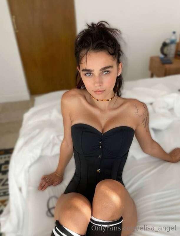 🟢You should be here right now @anavavxsfs 🟢Hot cutie @anavav..