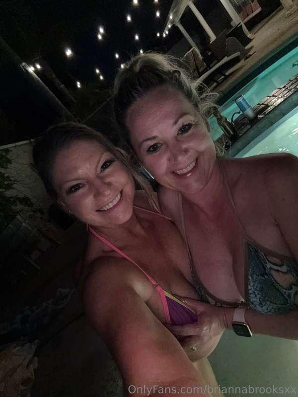 Hot tub time with my girl @hot_wife_victoria ! Music , drink..