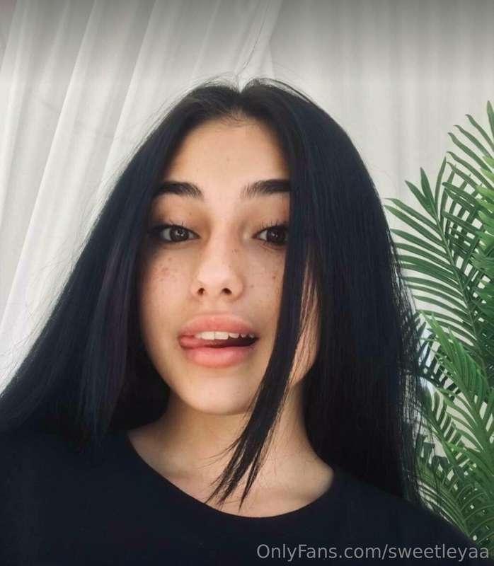 Free subscription 0$ 💚@bellacakexx she is looking for a big ..