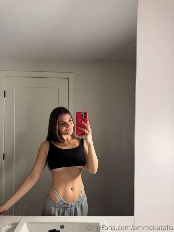 t-10 days until my birthday!!🖤