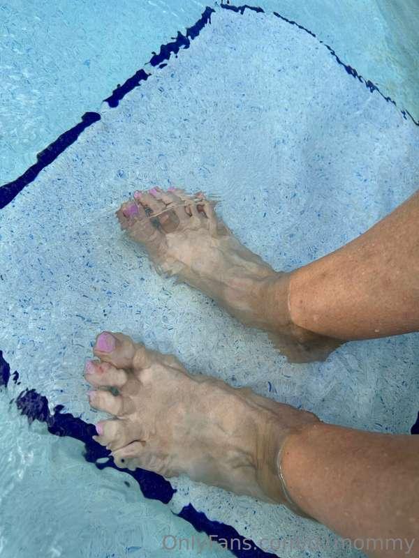 Wanna see BIG mama’s walkers play with water? 💦❤️