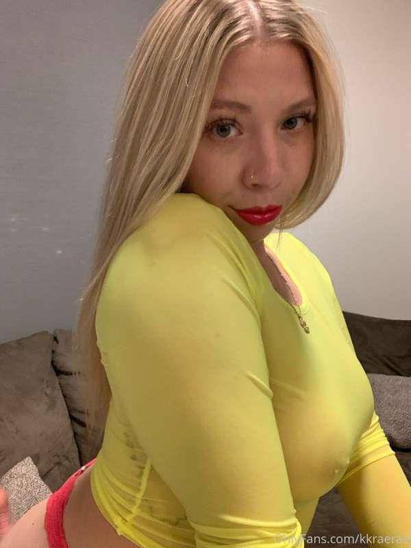 Swipe for the fattest pussy on your TL today🙈 

@kkraeraeVIP
