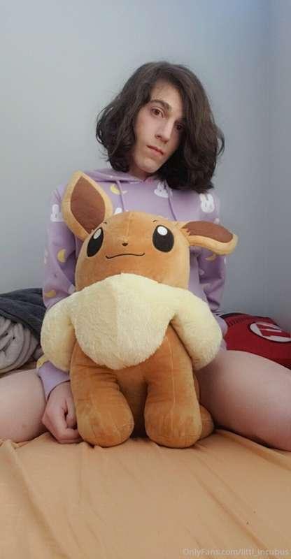 New hoodie and plushie hype ^_^
Gonna have a video tomorrow ..