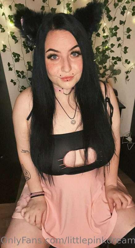 ## @winterpryrsfree asked if she can sit on your face? 🥺👉🏻👈🏻..