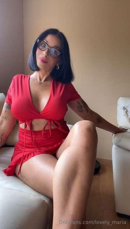 Red hot, legs crossed... but should I uncross them?