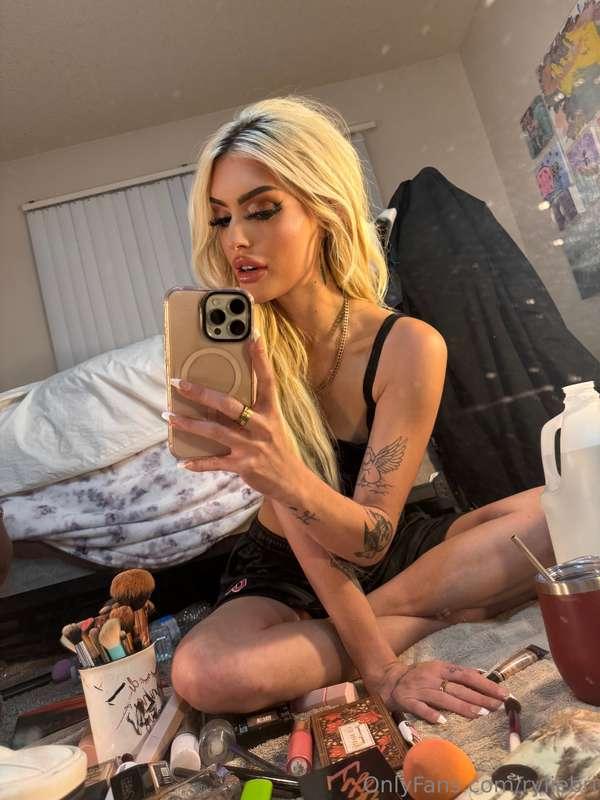 Confident, sassy, and ready to play 💋