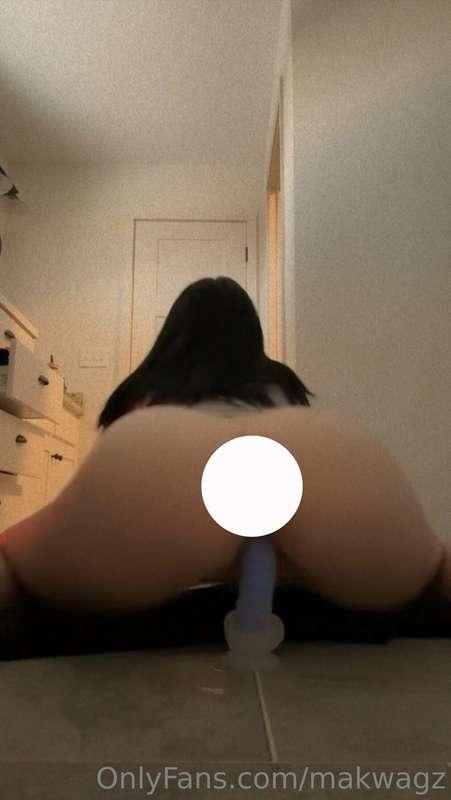Watch me try and take an 8 inch dildo 🤫😫