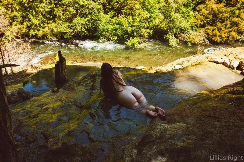 Tip if you love feet 👣 

Photo by Carolyn Jean
