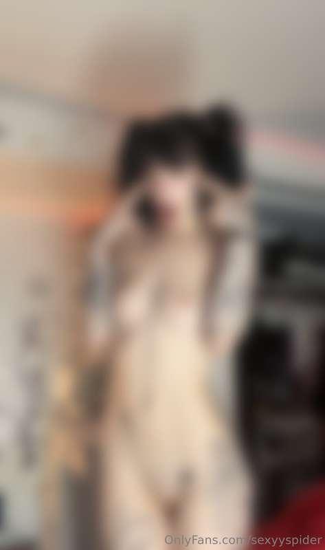 hi guys🥰 here’s some pretty body pics to masturbate to<3