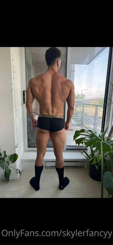 Massage this thick ass