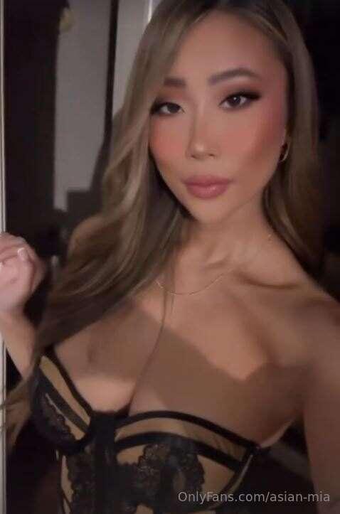 How would you feel if this was my sleepwear? 😏 Would you enj..