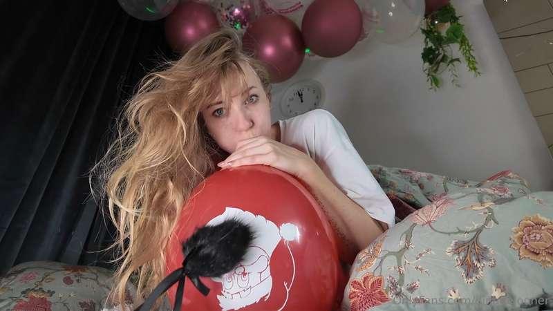 Door 19:Pom Pom and 2x Cattex12. 1x Blow2Pop, 1x Pom2Pop