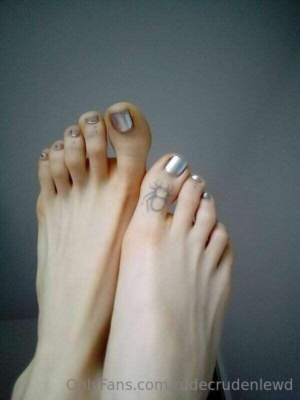 One for the feet lovers <3