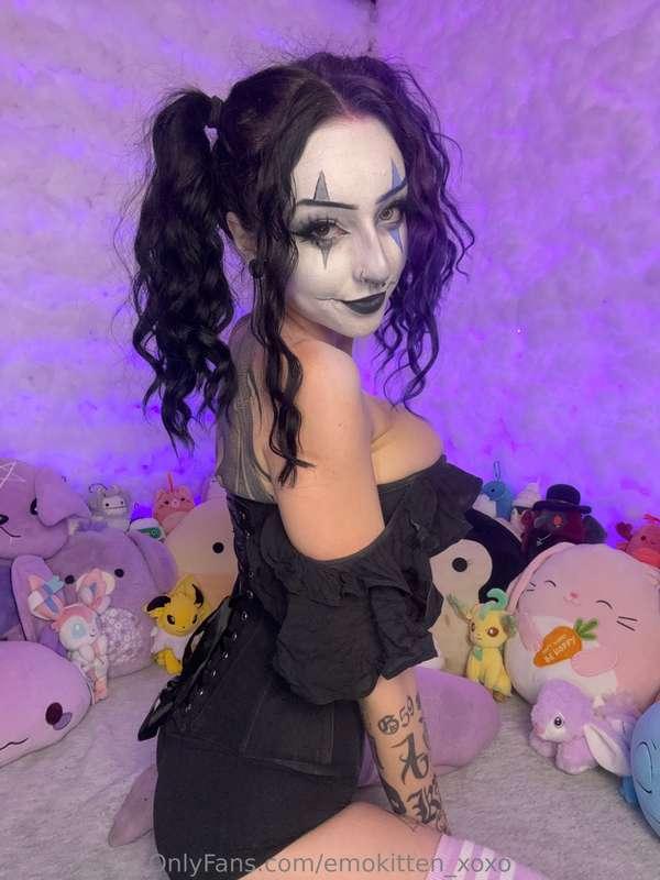 My favorite DMs? The filthy ones... don’t disappoint me😈