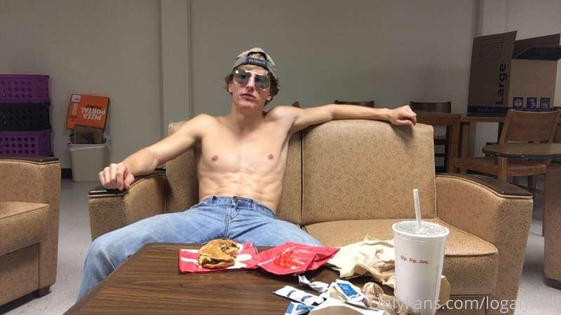 Eating Fast Food 😋😋😋