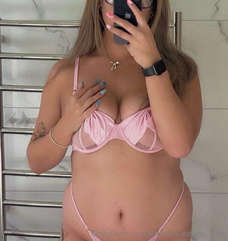 Just your curvy ABG here to say hi 🩷🎀