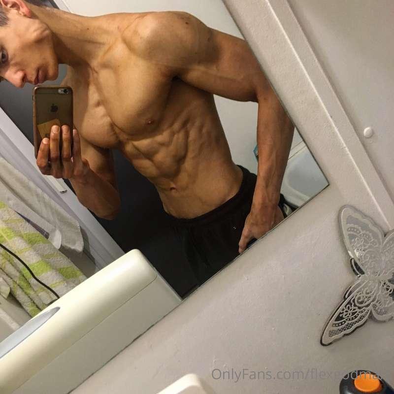 Posing session on good lightning🤤 Warning ! It s so hot ! Fo..