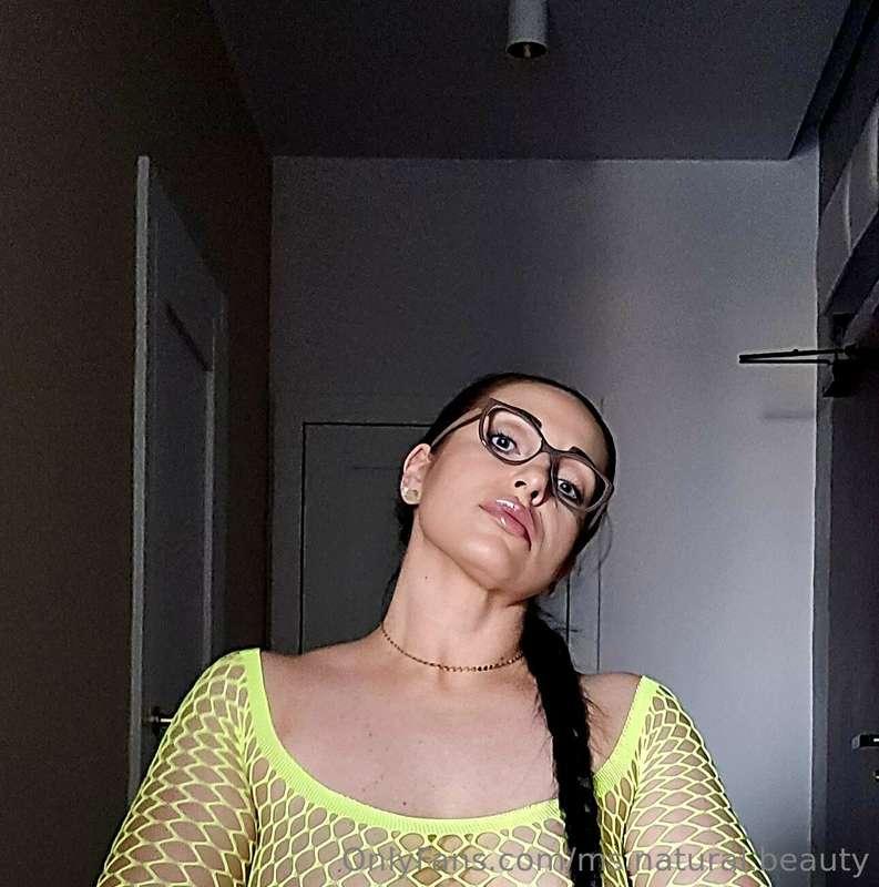 Czasami trzeba troszke wypiąć pupcie 🤭😉Lubicie ? 