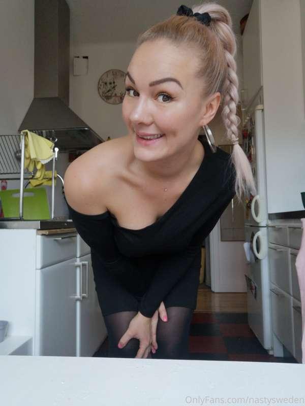 I will go shopping now, will stream from: 
https://sv.cam4.c..