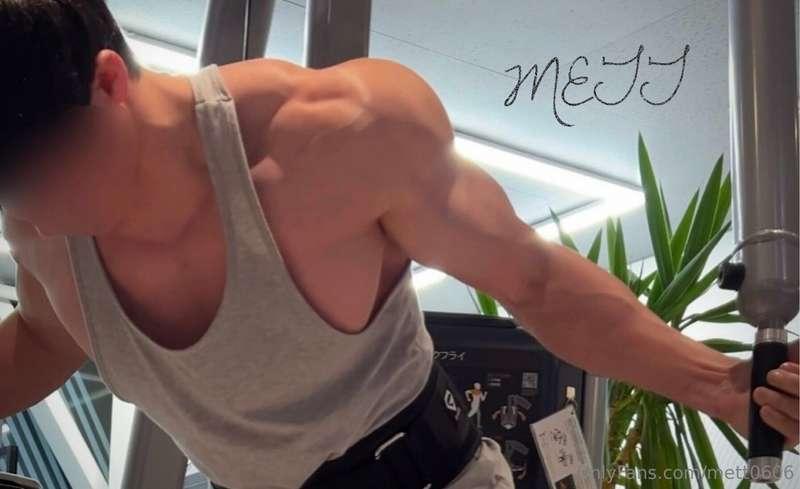 My shoulder muscles were visible during training.