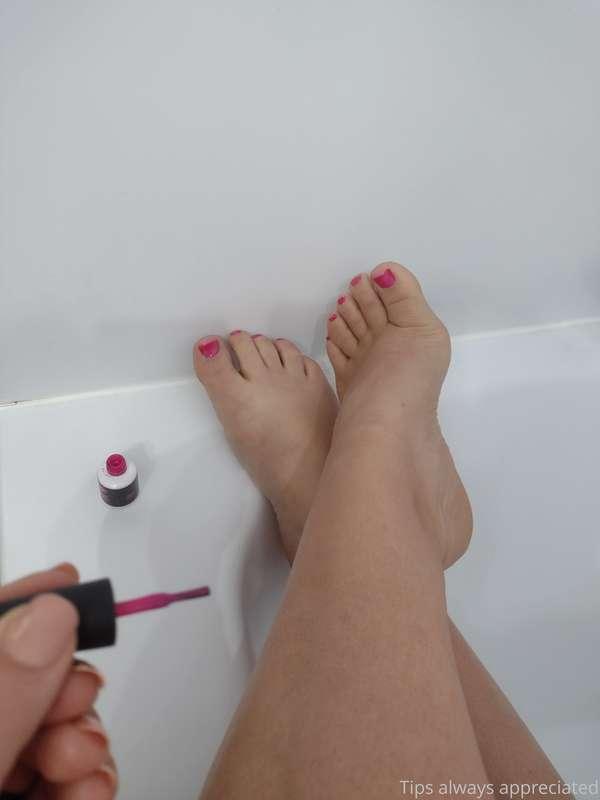 Self-care is so important. I always have fresh painted toe n..