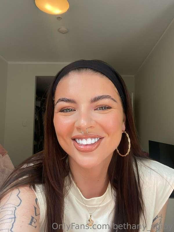 tips for being stunning ? For a naughty treat in return 😈