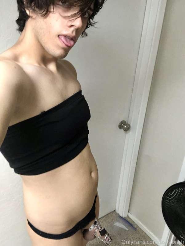 More selfies, really like this top 🥺