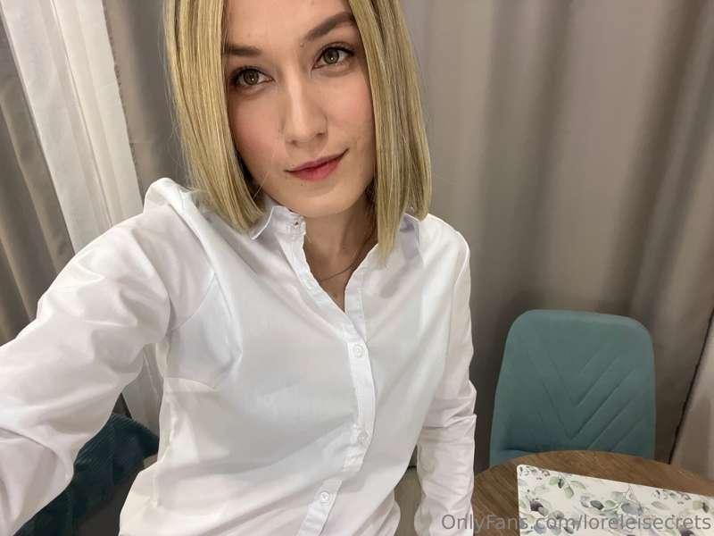 I look like a business lady, but all is not what it seems🤭