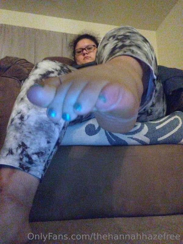 Kiss my soles and cum inside me....NOW 🥵😈