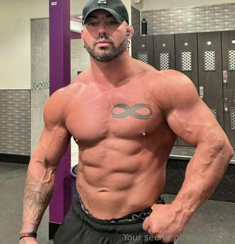 Beefcake 💪🏼😎. I’m big in EVERY WAY just make a purchase here..