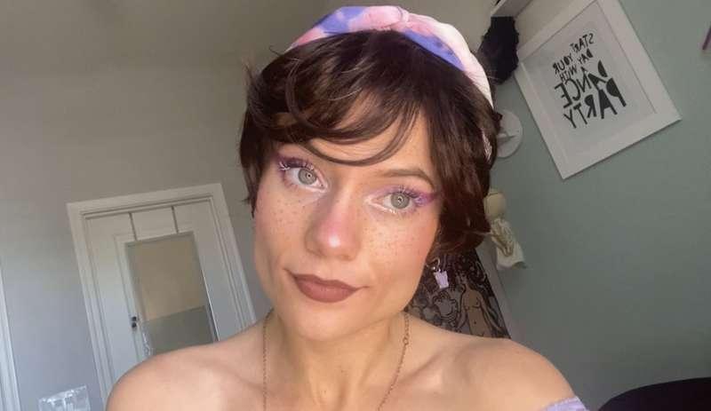 MORE MAKE UP 😭💅