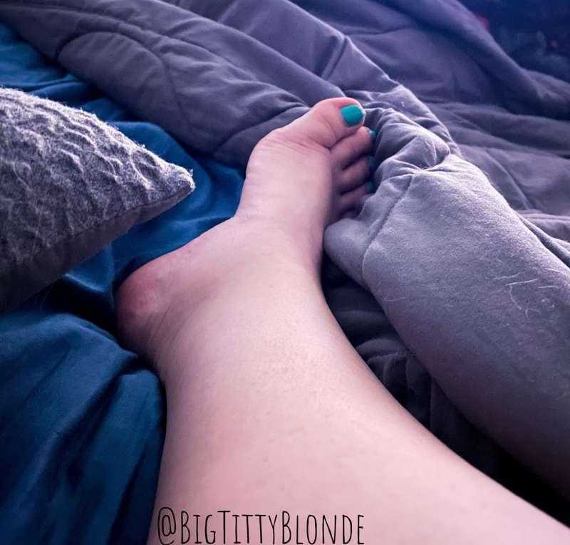 bigtittyblonde image #1