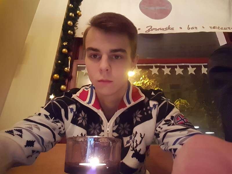 I warm my nose over a candle 🤥🕯️