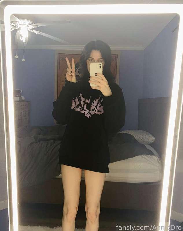 Happy Valentine’s Day! Would you like to be mine?
(Did you know my favorite gift is flowers?)

Seeing some progress from working out for a few weeks now, a couple months of squats plus core is gonna make my figure very sexy I bet :3

#fyp #trans #mtf #lgbt