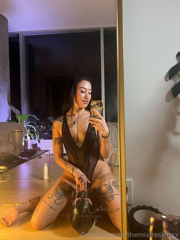 Suck on these fingers while I sit on you bitchhh