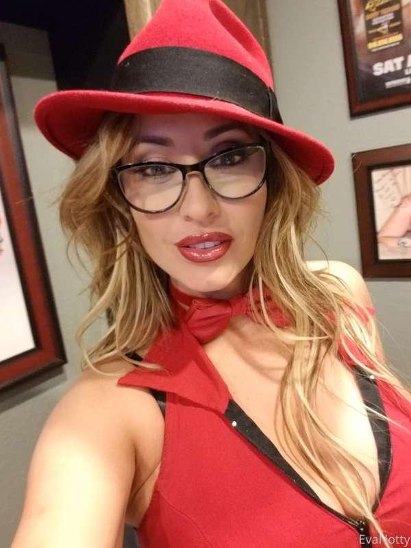 Red has always been my color because red stands out. 🔥😈