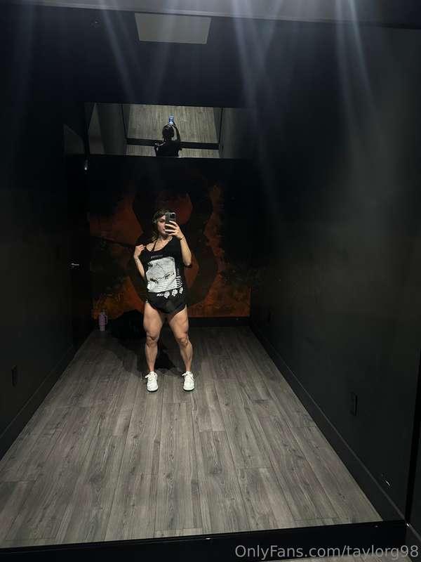 Built this body rep by rep. Want a closer look?💪