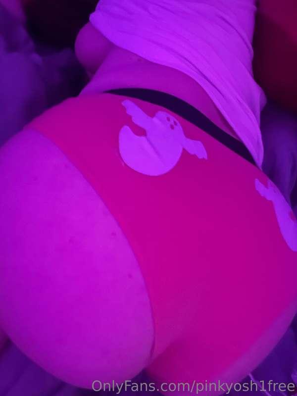 back from vacay~
why am i not bent over someones lap rn? :c ..