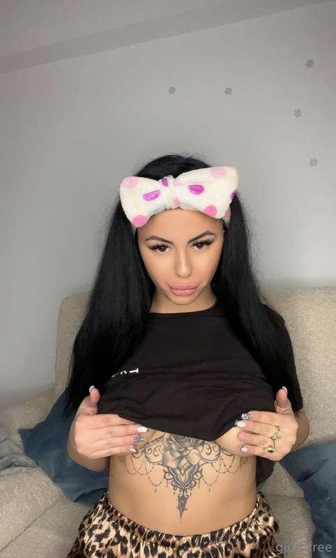 😈
