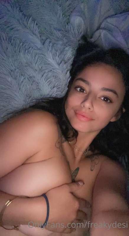 Its horny hours 🥰 who wants to join me in bed ??