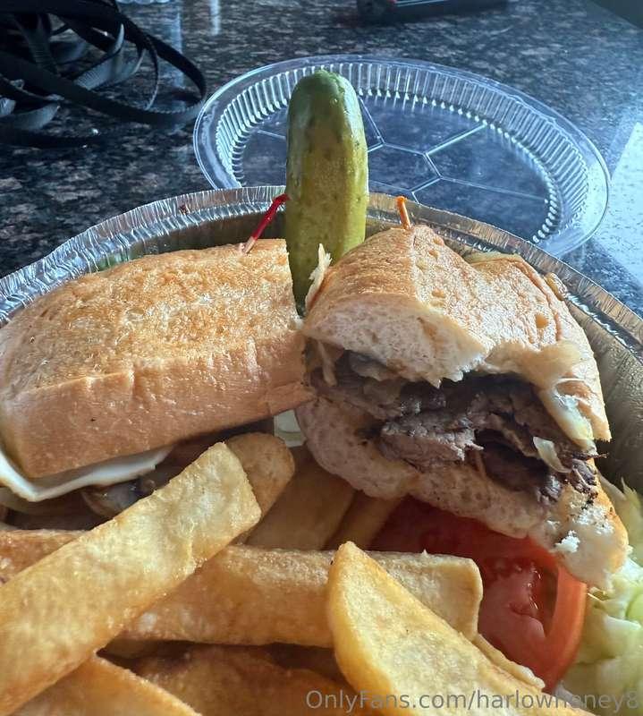 ❌❌❌👮🏻‍♂️ pickle porn! My OF might need a releas form 😆🤷🏽‍♀️