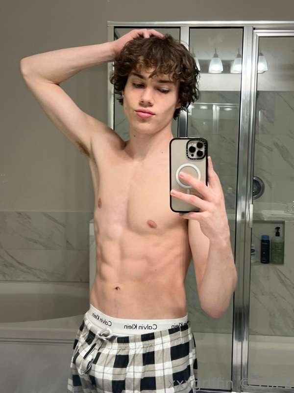 Would love some bathroom head tbh