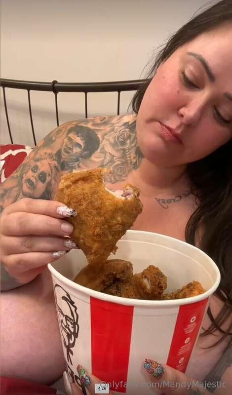 What’s your dream meal for me to stuff myself with? 🍕🍔🍟