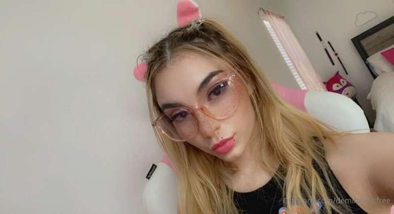 Babe, can you please cum on my glasses...don't ask.. I just ..