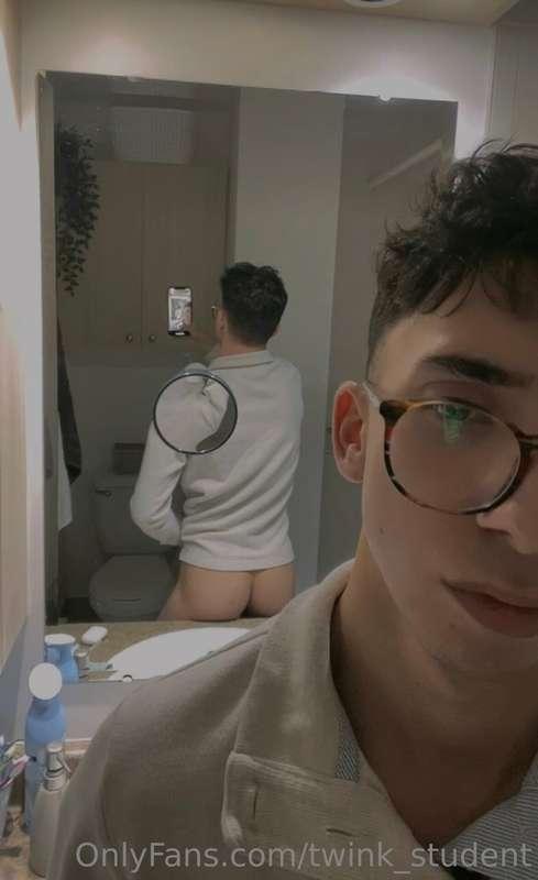 😈